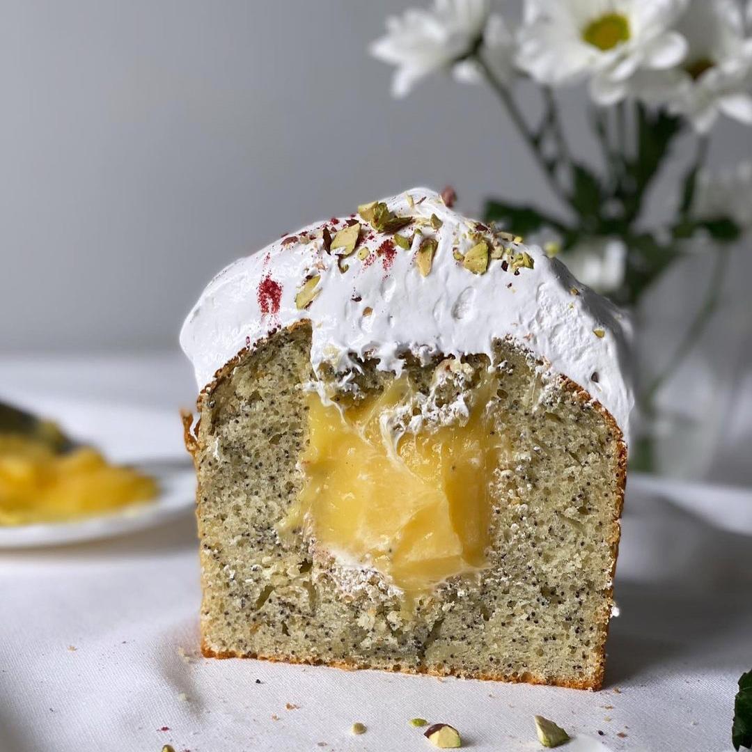 ТВОРОЖНО - МАКОВЫЙ КУЛИЧ С ЛИМОННЫМ КРЕМОМ И ШВЕЙЦАРСКОЙ МЕРЕНГОЙ