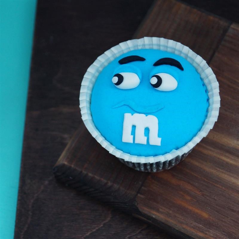 Капкейки «M&M's» с мастикой